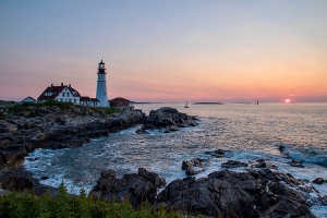 MBankoff-Portland_Head_Light_at_Sunrise